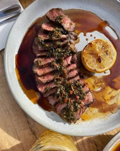Solomillo med Peberstukssauce